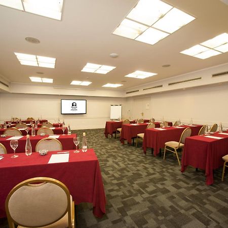 Austral Plaza Hotel 코모도로리바다비아 외부 사진