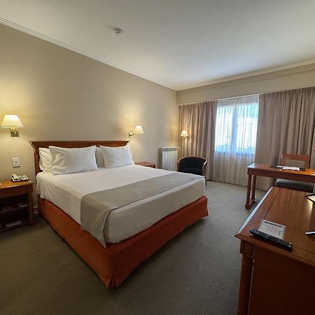 Austral Plaza Hotel 코모도로리바다비아 외부 사진