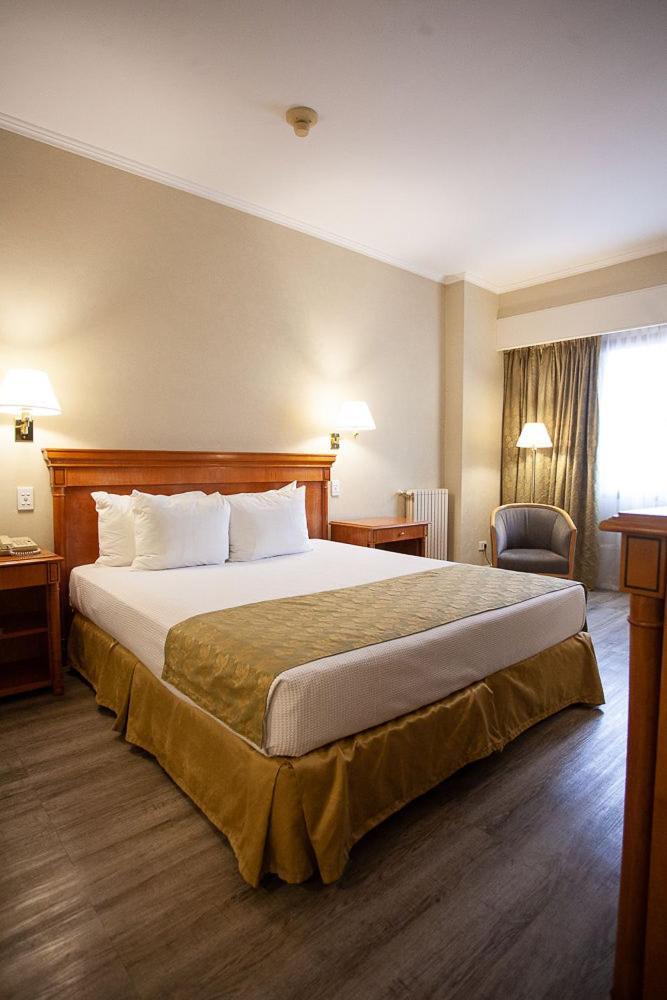 Austral Plaza Hotel 코모도로리바다비아 외부 사진