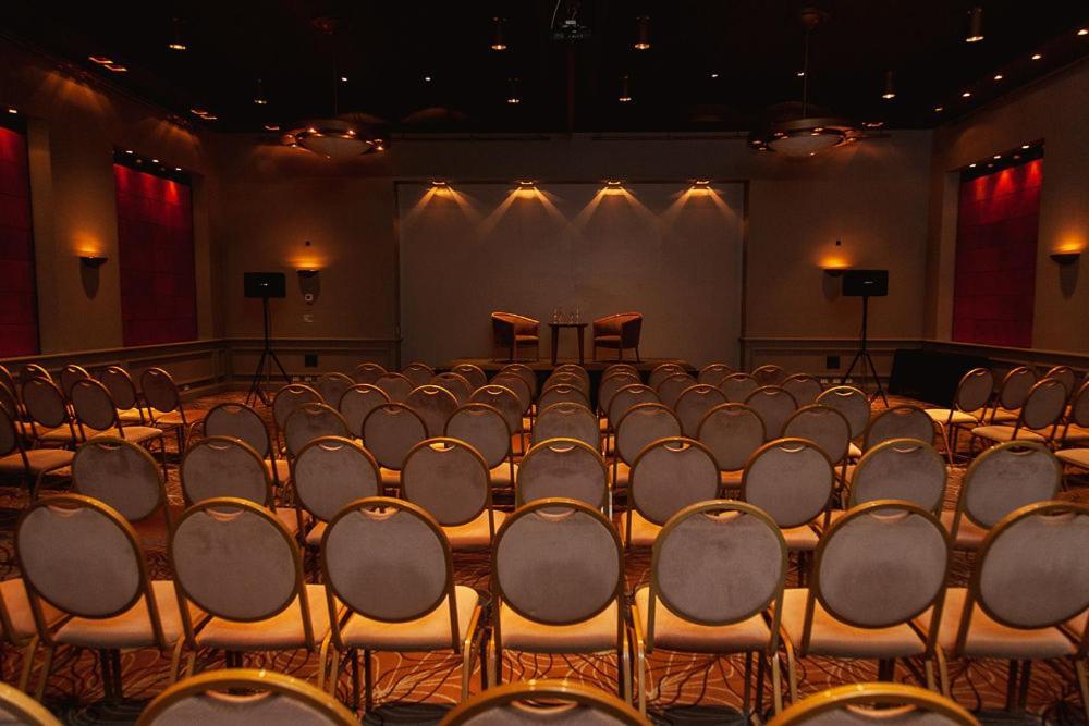 Austral Plaza Hotel 코모도로리바다비아 외부 사진
