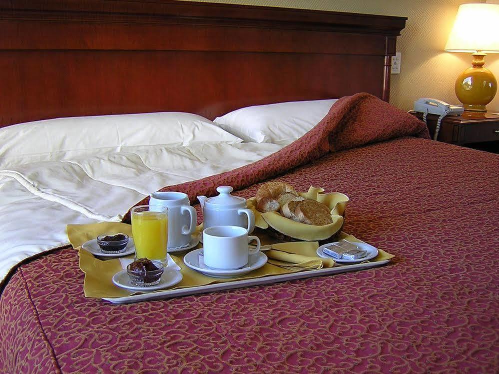 Austral Plaza Hotel 코모도로리바다비아 외부 사진