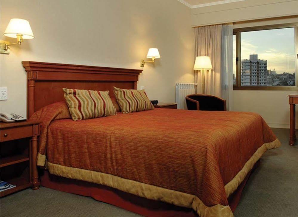 Austral Plaza Hotel 코모도로리바다비아 외부 사진