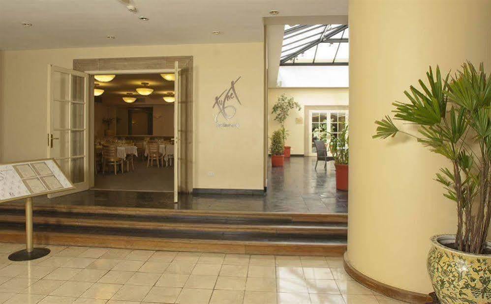 Austral Plaza Hotel 코모도로리바다비아 외부 사진